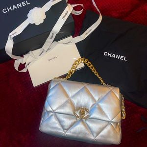 CHANEL 19 BAG SILVER